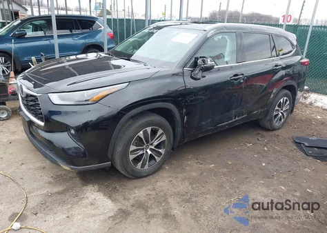 2022 Toyota Highlander Xle z USA, uszkodzony, nr VIN 5TDGZRBH3NS189372
